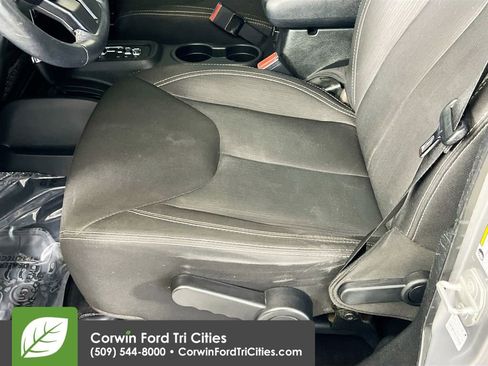 Used 2016 Jeep Wrangler Unlimited Rubicon w/ Connectivity Group image 21