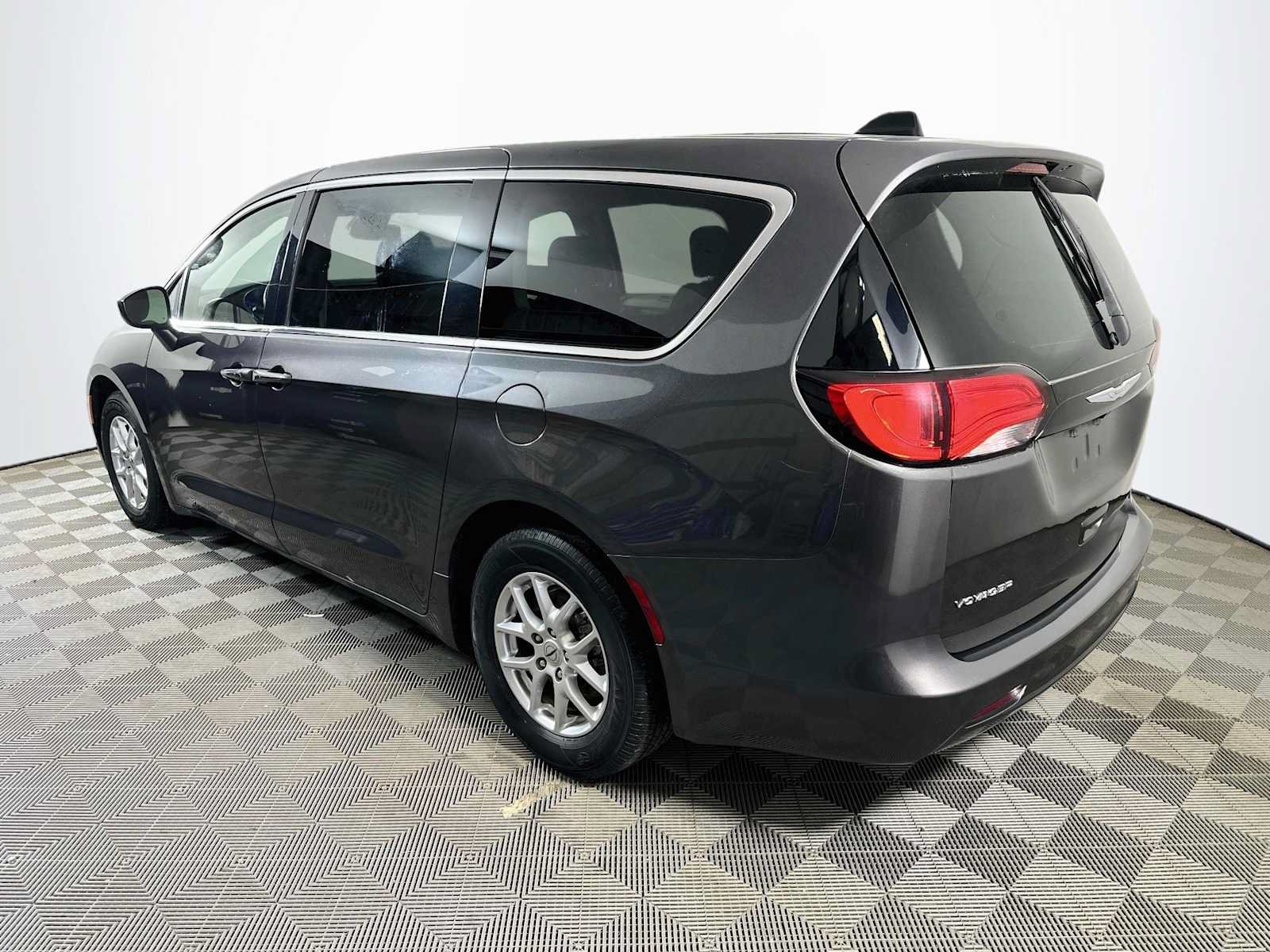 Used 2023 Chrysler Voyager LX FWD image 6