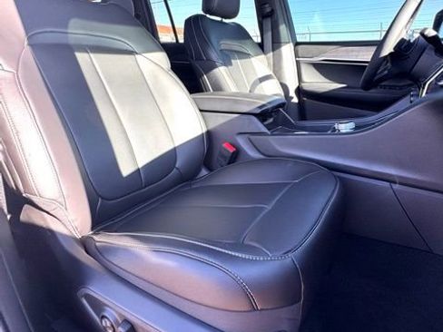 New 2025 Jeep Grand Cherokee L Limited w/ Luxury Tech Group II RWD image 15