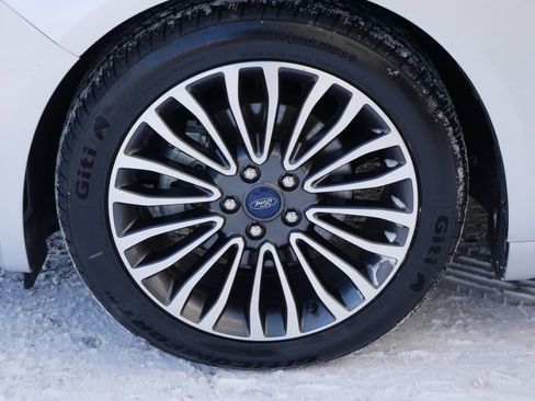 Used 2018 Ford Fusion SE w/ Fusion SE Technology Package image 15