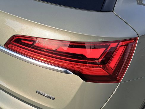 Used 2023 Audi Q5 e Premium w/ Convenience Package image 39