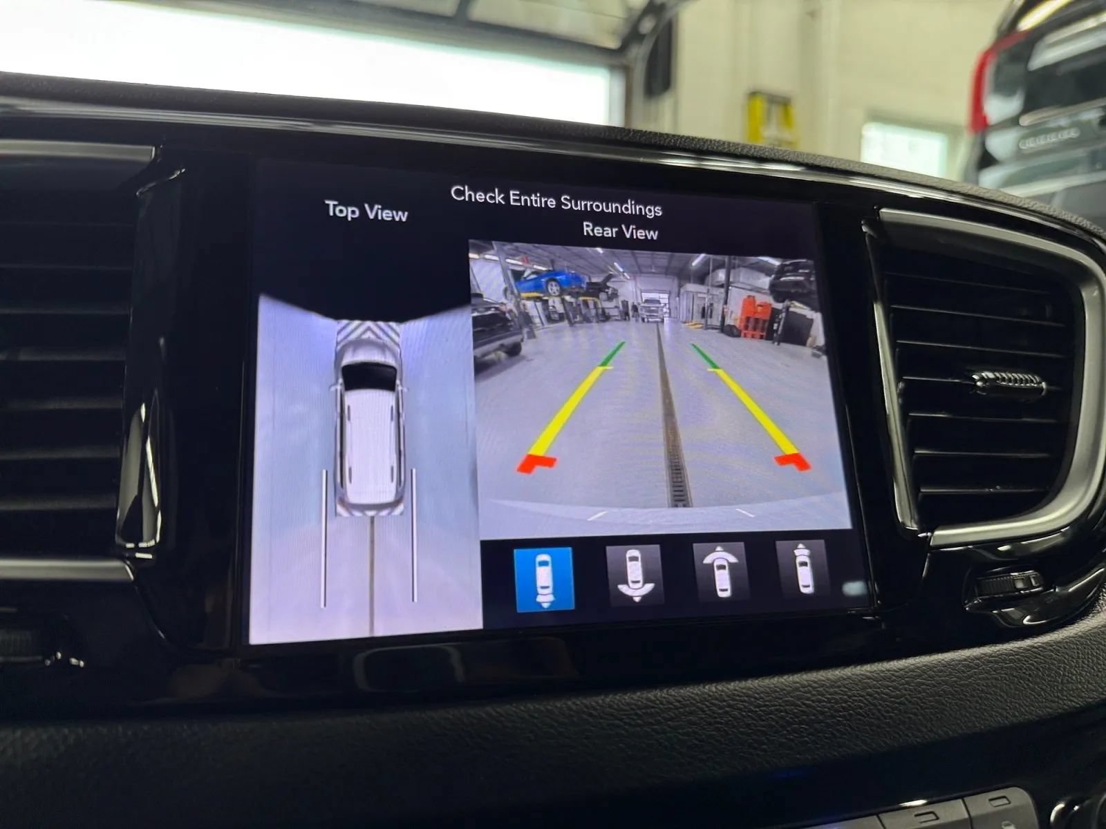 Used 2018 Chrysler Pacifica Touring-L Plus w/ Advanced Safetytec Group FWD image 23