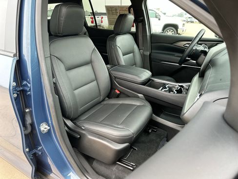 Used 2025 Chevrolet Traverse LT image 24
