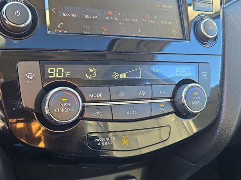 Used 2019 Nissan Rogue Sport SL w/ Premium Package image 18