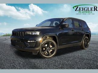 Used 2023 Jeep Grand Cherokee Limited w/ Luxury Tech Group II video 1