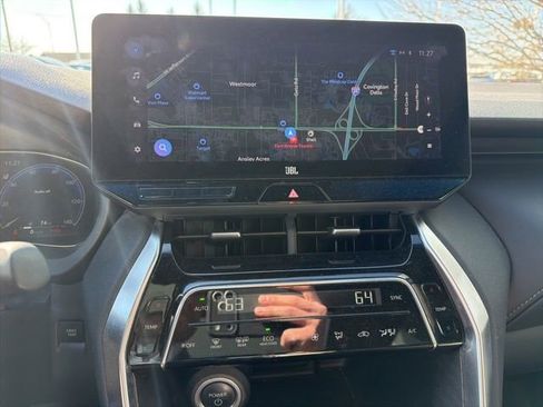 Used 2023 Toyota Venza Limited image 19