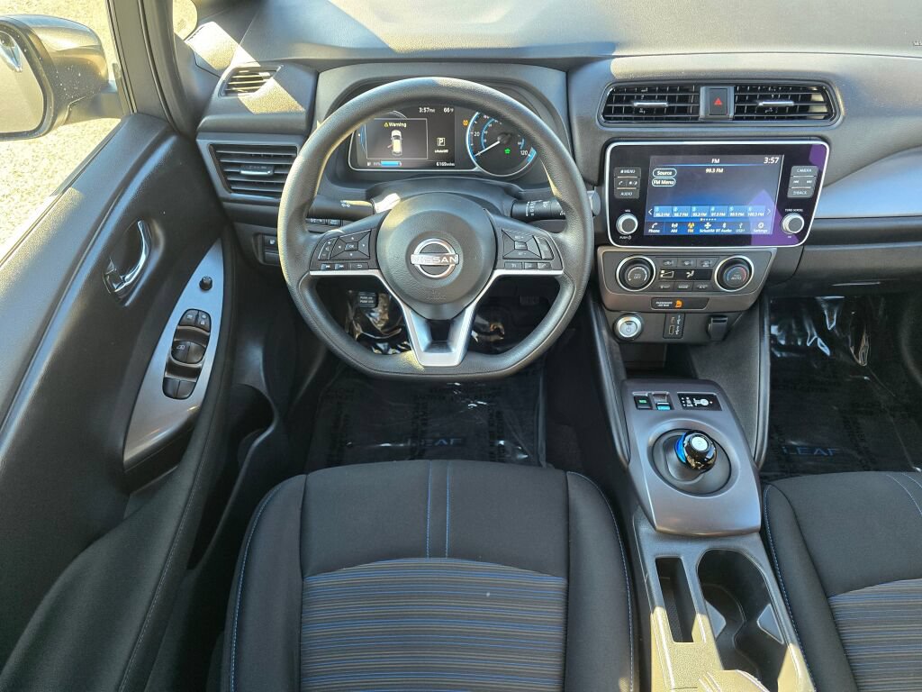 Used 2025 Nissan Leaf S FWD image 2