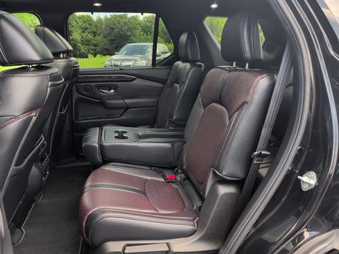 Used 2025 Honda Pilot Black Edition image 34