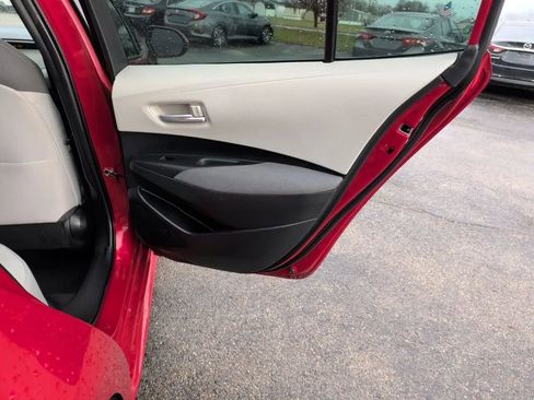 Used 2021 Toyota Corolla LE image 14