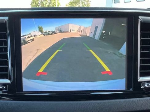 Used 2024 Chrysler Pacifica Touring-L FWD image 16