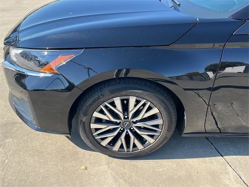 Used 2023 Nissan Altima 2.5 SV image 9