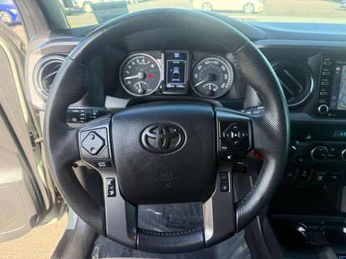 Used 2023 Toyota Tacoma TRD Off-Road w/ Advanced Technology Package AWD/4WD image 15