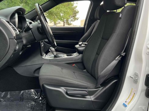 Used 2020 Jeep Grand Cherokee Laredo image 47