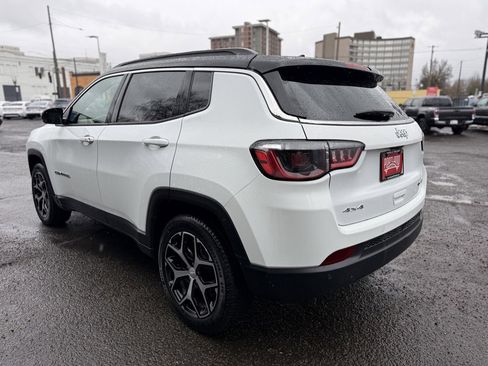 Used 2024 Jeep Compass Limited image 5