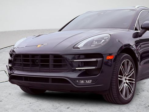 Used 2017 Porsche Macan Turbo AWD/4WD image 35