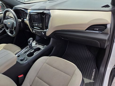 Certified 2023 Chevrolet Traverse LS FWD image 17