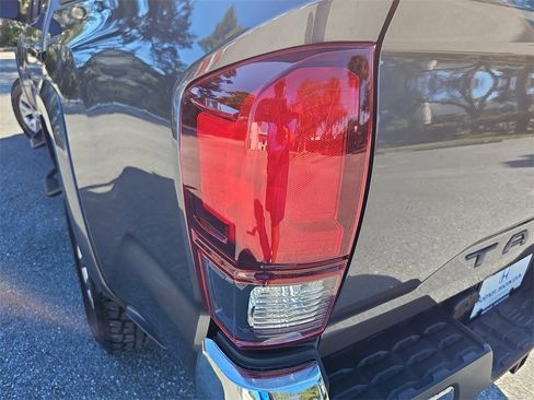 Used 2018 Toyota Tacoma SR5 image 40