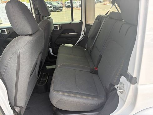Used 2025 Jeep Wrangler Unlimited Sahara AWD/4WD image 12
