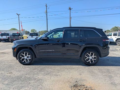 Used 2025 Jeep Grand Cherokee Limited AWD/4WD image 6