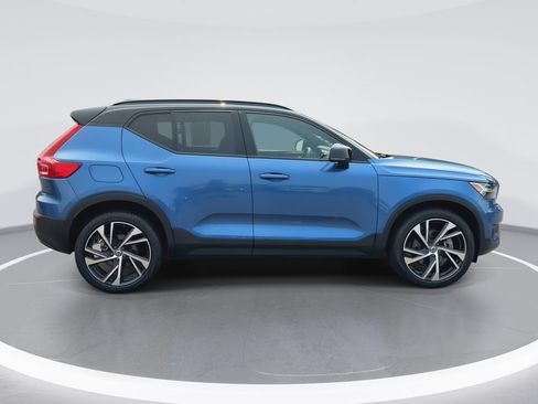 Used 2021 Volvo XC40 T5 R-Design AWD/4WD image 9