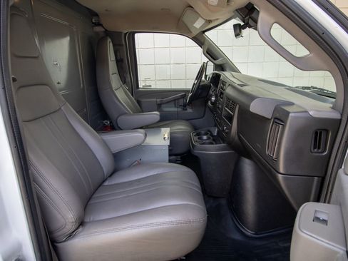 Used 2019 Chevrolet Express 3500 Extended w/ Driver Convenience Package RWD image 16