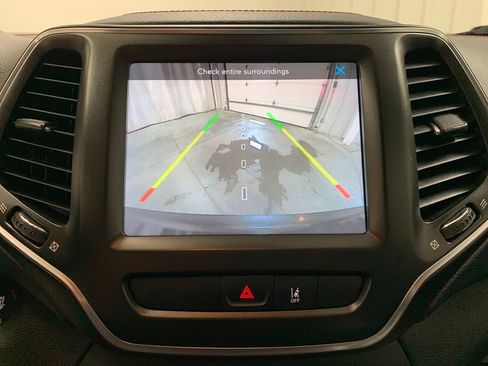 Used 2022 Jeep Cherokee Trailhawk w/ Technology Group B AWD/4WD image 9