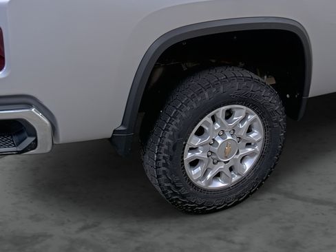 Used 2022 Chevrolet Silverado 2500 LT w/ Convenience Package AWD/4WD image 12