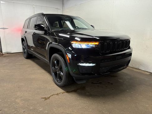 Used 2025 Jeep Grand Cherokee L Limited w/ Luxury Tech Group II AWD/4WD image 1