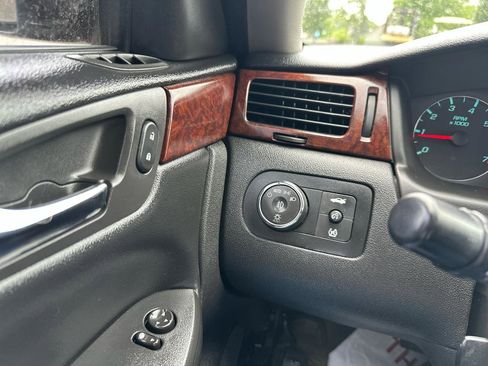 Used 2011 Chevrolet Impala LT w/ Luxury Edition Package FWD image 17