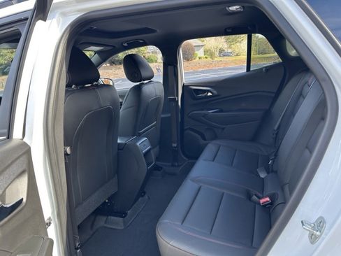 Certified 2026 Chevrolet Trax RS w/ Sunroof Package image 32