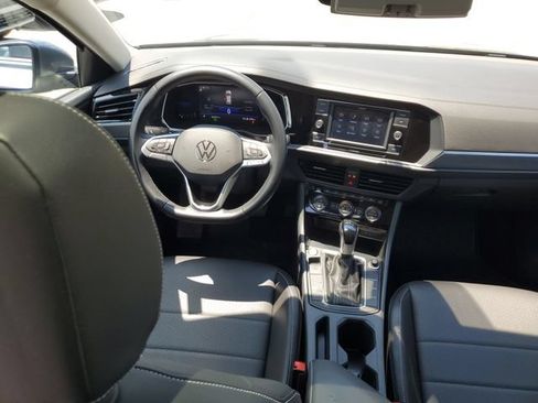 Certified 2023 Volkswagen Jetta SE FWD image 7