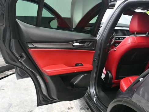 Used 2018 Alfa Romeo Stelvio Ti Sport image 70