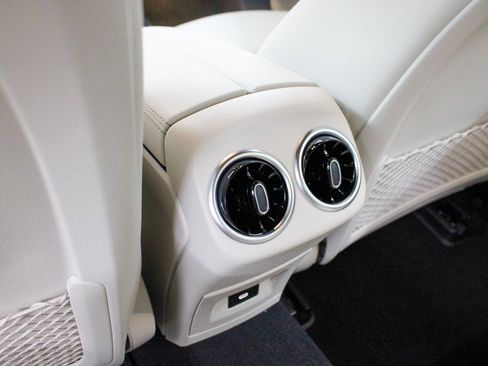 Used 2025 Mercedes-Benz CLA 250 image 7