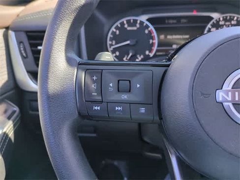 Used 2023 Nissan Rogue SV image 24