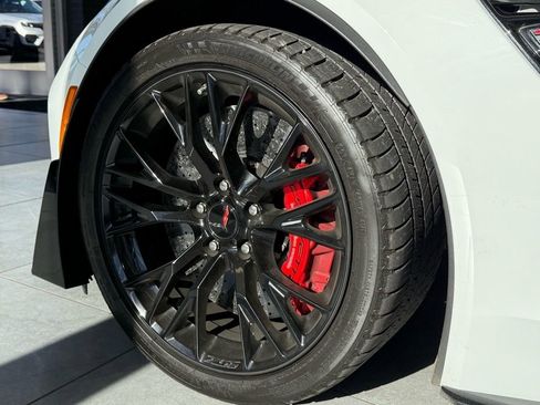Used 2016 Chevrolet Corvette Z06 w/ 3LZ Preferred Equipment Group image 12