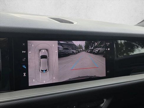 Used 2025 Porsche Cayenne image 21