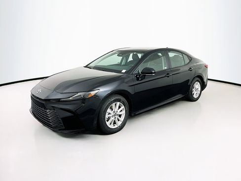 Used 2025 Toyota Camry LE image 3