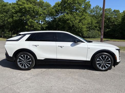 Used 2024 Cadillac Lyriq Sport RWD image 8