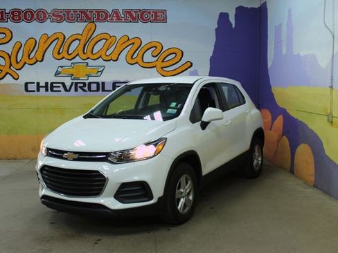 Used 2018 Chevrolet Trax LS AWD/4WD image 2