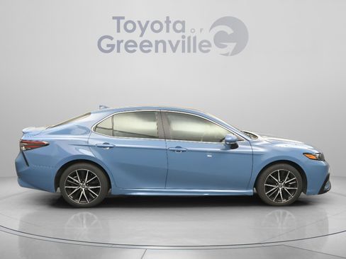 Used 2024 Toyota Camry SE image 18