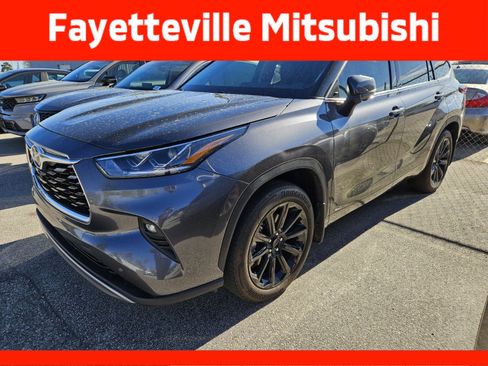 Used 2025 Toyota Highlander Platinum image 9