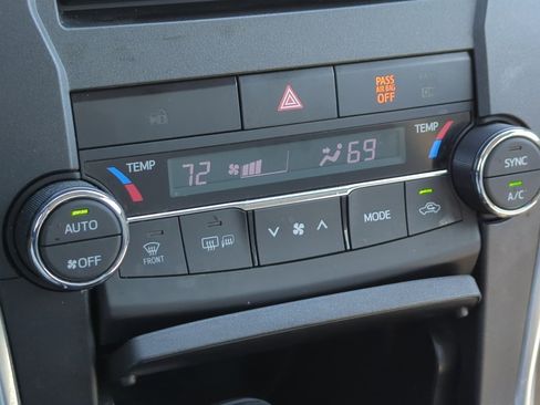 Used 2015 Toyota Camry XLE w/ Convenience Package image 23