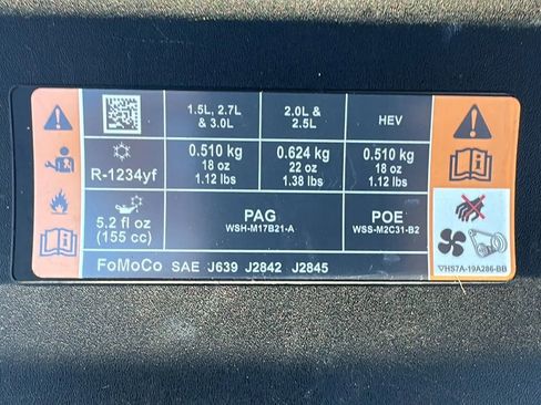 Used 2017 Ford Fusion SE w/ Fusion SE Technology Package image 12