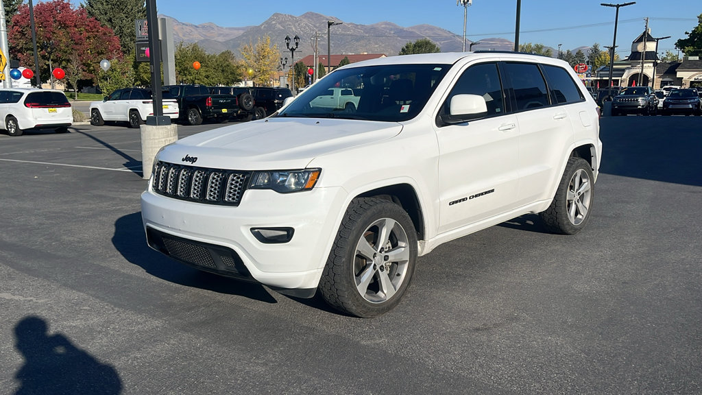 Used 2020 Jeep Grand Cherokee Altitude AWD/4WD image 7