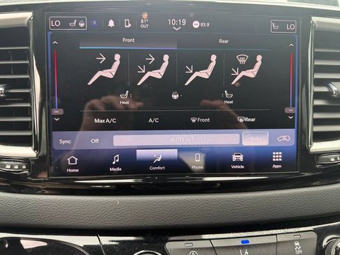 Used 2022 Chrysler Pacifica Touring-L FWD image 24