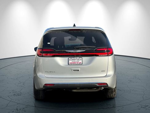 New 2026 Chrysler Pacifica Select image 5