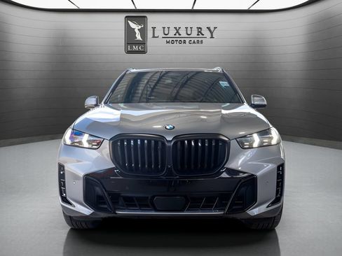 Used 2025 BMW X5 xDrive40i w/ M Sport Package AWD/4WD image 3