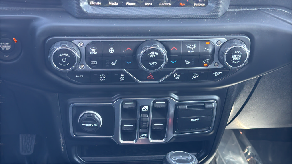Used 2020 Jeep Wrangler Unlimited Sahara AWD/4WD image 28