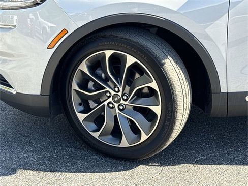 Certified 2023 Lincoln Nautilus Reserve image 40