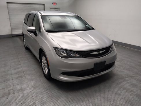 Used 2023 Chrysler Voyager LX FWD image 13